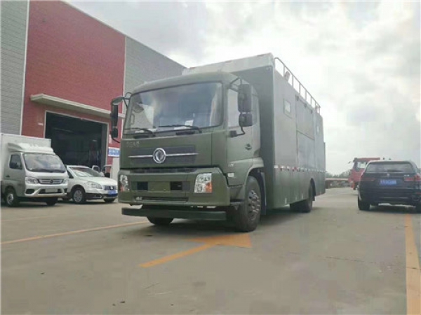 東風六驅指揮車